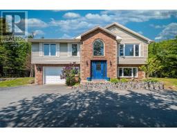 28 Roupen Crt Court, Hammonds Plains, Ca