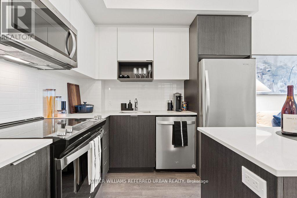 324 - 202 Burnhamthorpe Road E, Mississauga (Mississauga Valleys), Ontario  L5A 0B2 - Photo 4 - W12231952