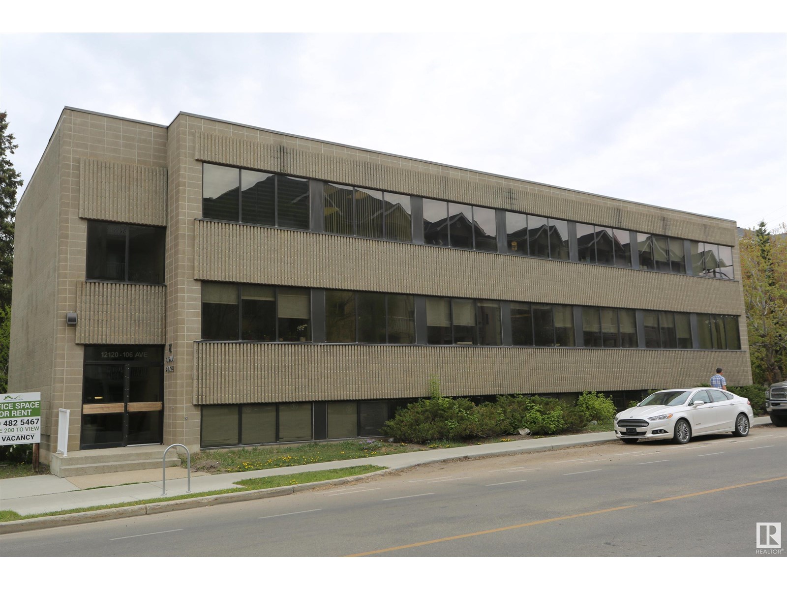 12120 106 Av Nw, Edmonton, Alberta  T5N 0Z2 - Photo 3 - E4443116
