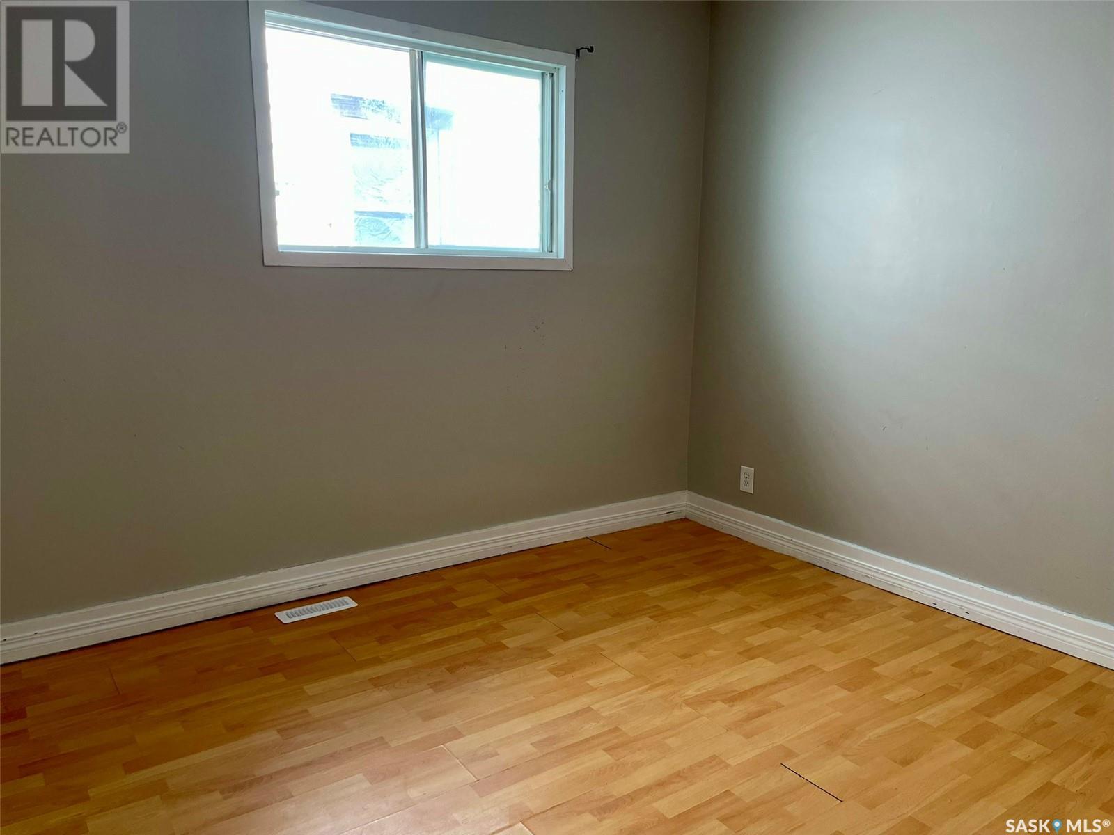 2033 Atkinson Street, Regina, Saskatchewan S4N 3W8 - Photo 12 - SK009926