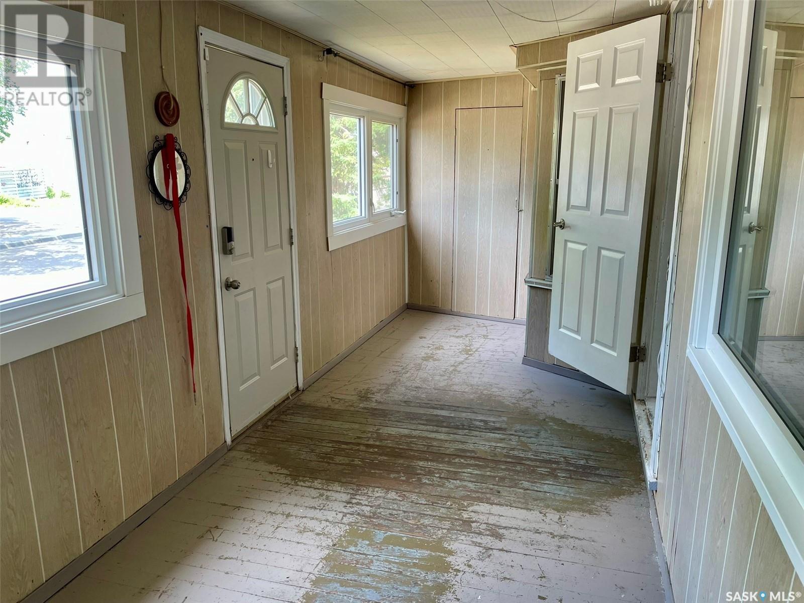 2033 Atkinson Street, Regina, Saskatchewan S4N 3W8 - Photo 3 - SK009926