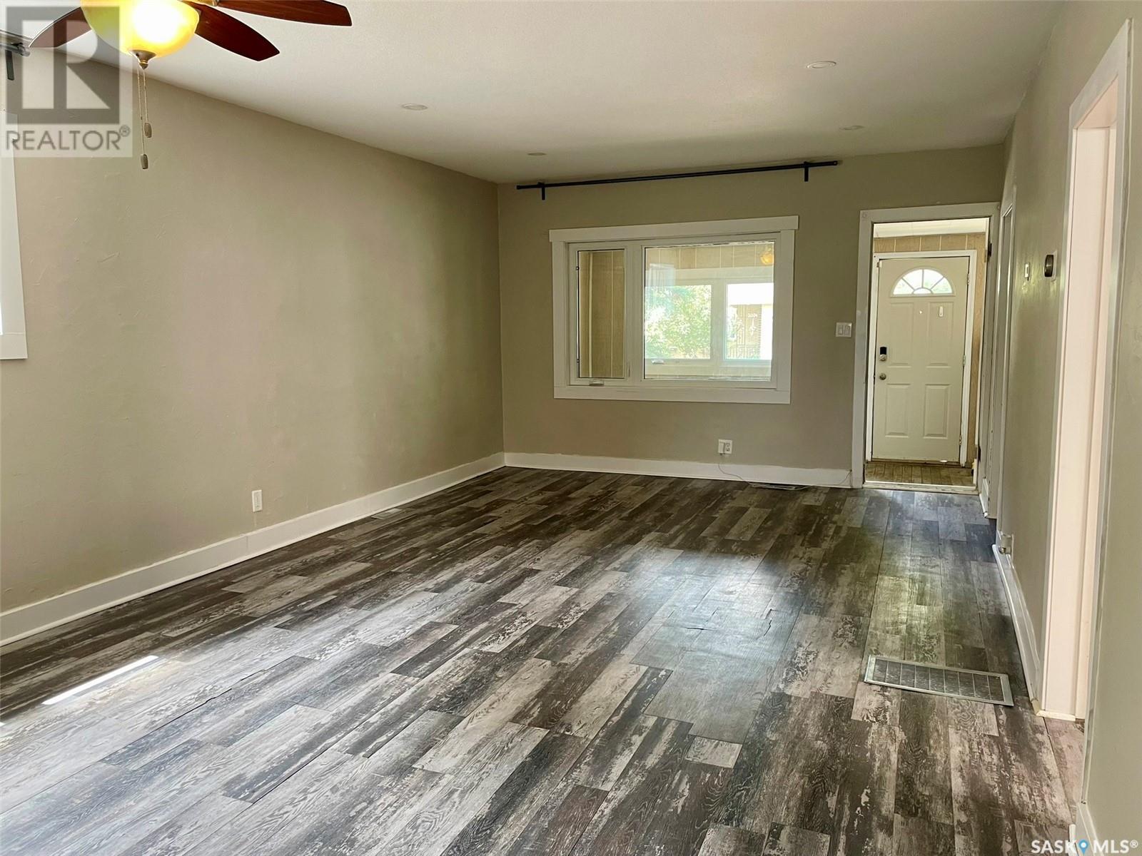 2033 Atkinson Street, Regina, Saskatchewan S4N 3W8 - Photo 5 - SK009926