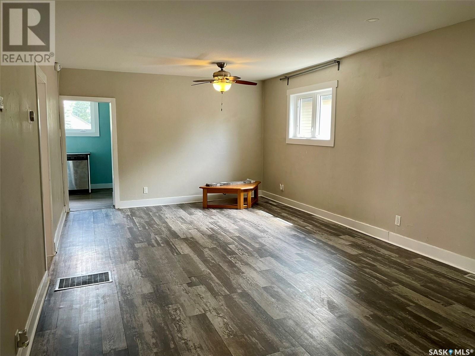 2033 Atkinson Street, Regina, Saskatchewan S4N 3W8 - Photo 6 - SK009926