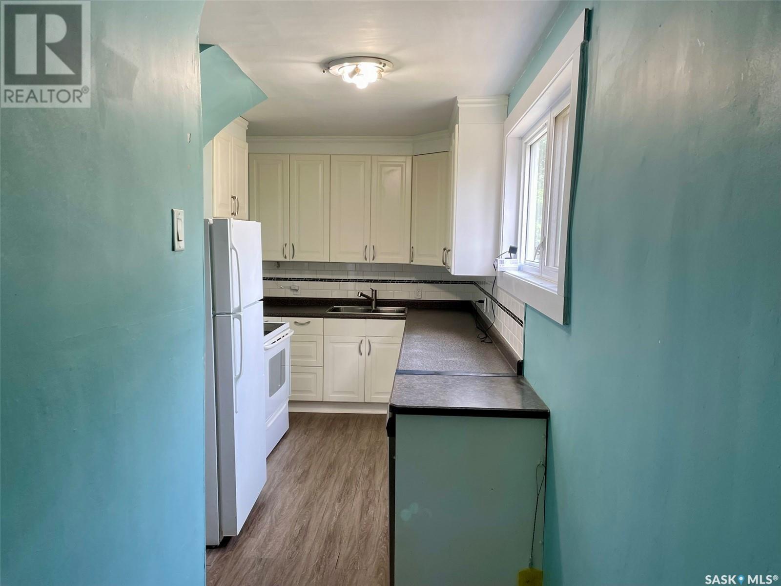 2033 Atkinson Street, Regina, Saskatchewan S4N 3W8 - Photo 7 - SK009926