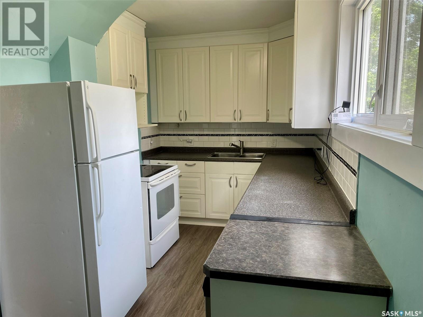 2033 Atkinson Street, Regina, Saskatchewan S4N 3W8 - Photo 9 - SK009926