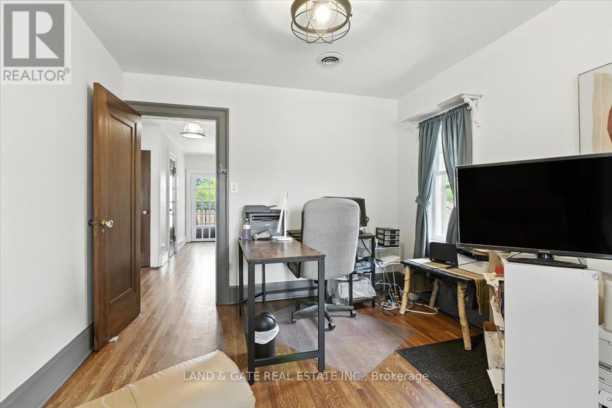 376 King Street E, Oshawa, Ontario  L1H 1E2 - Photo 22 - E12232282