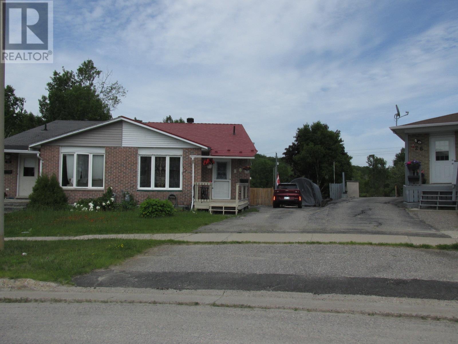 Property at 28 McQuarrie PL image 1