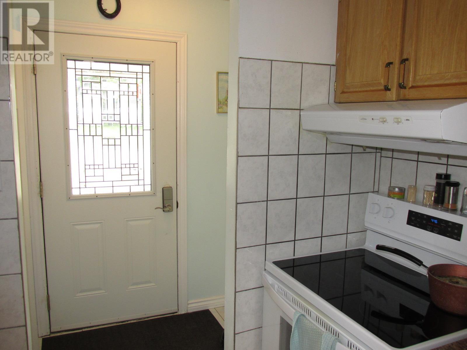 Property at 28 McQuarrie PL image 2