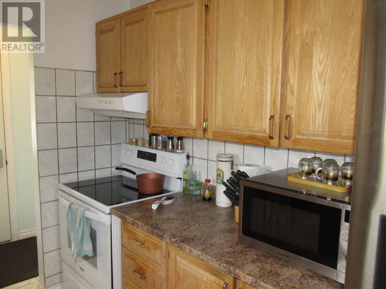 Property at 28 McQuarrie PL image 3