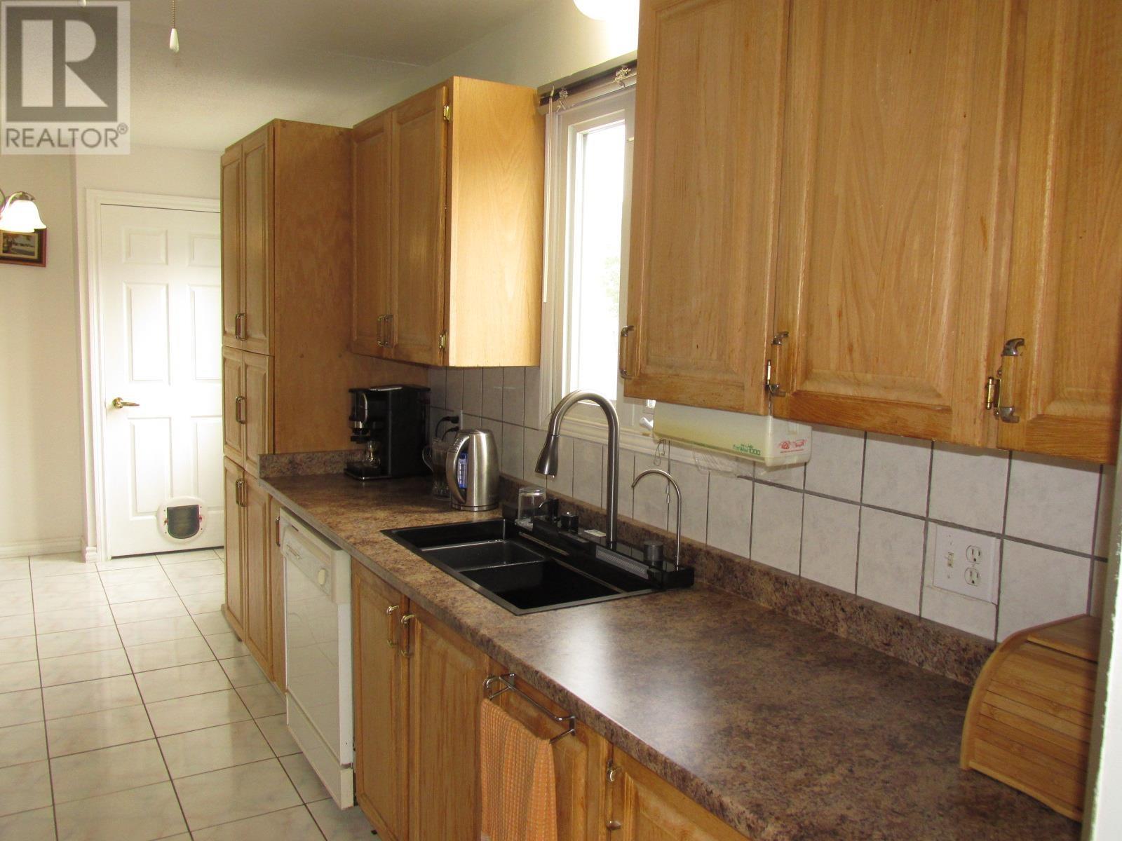 Property at 28 McQuarrie PL image 5