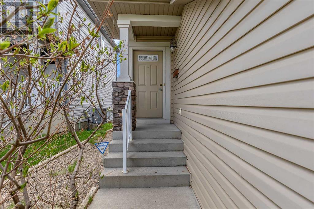 Property at 211 Covepark Green NE image 2
