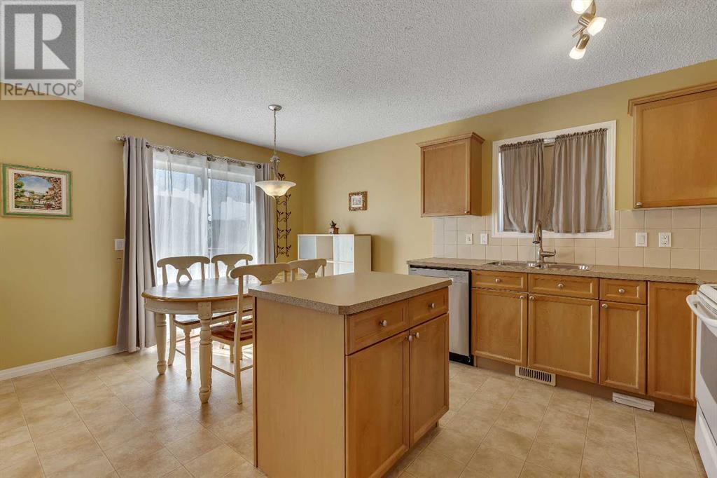 Property at 211 Covepark Green NE image 4
