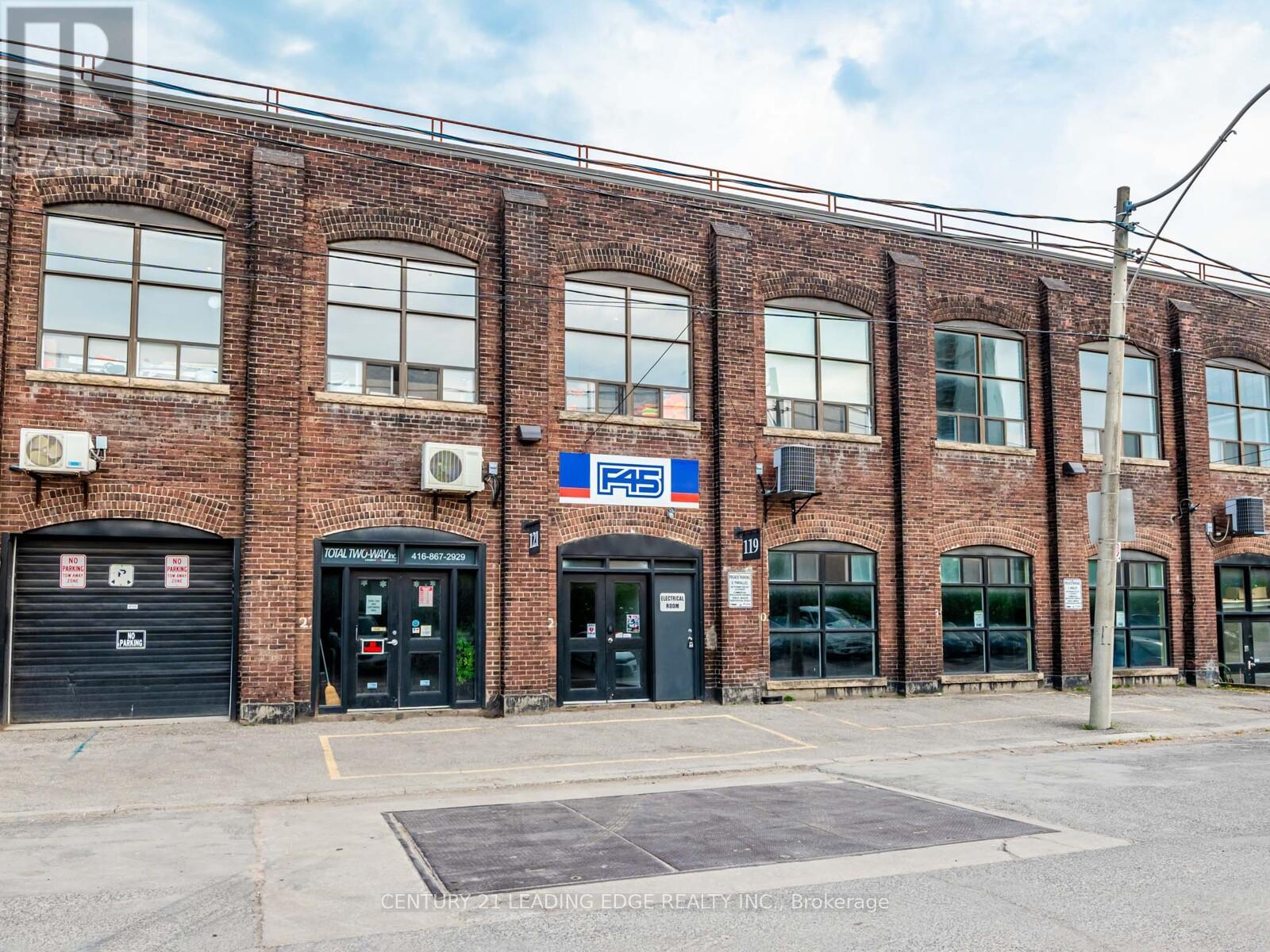 19 Dickens Street, Toronto, Ontario  M4M 1T8 - Photo 4 - E12232244