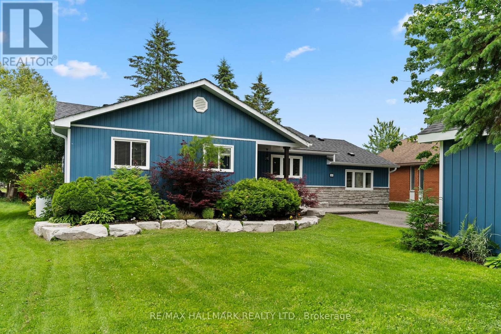 Property at 13 PINETREE COURT image 2