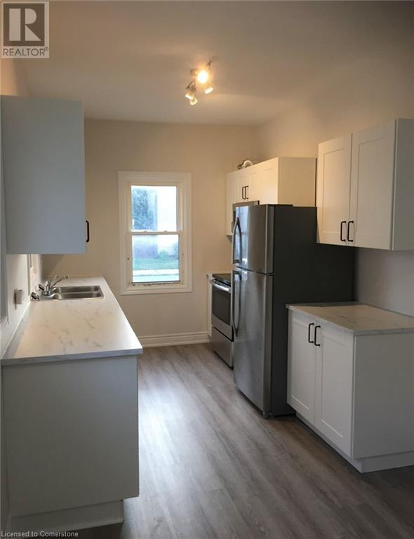 42 Vine Street, St. Catharines, Ontario  L2R 3X8 - Photo 4 - 40743049