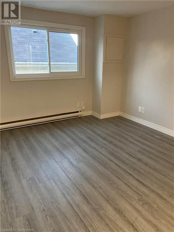 42 Vine Street, St. Catharines, Ontario  L2R 3X8 - Photo 10 - 40743049