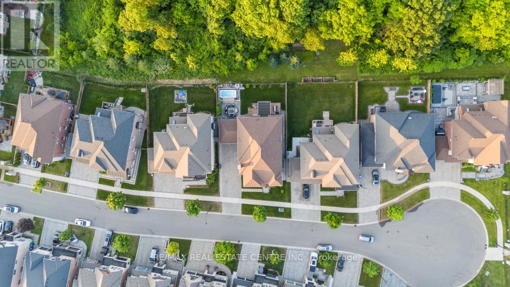 Property at 10 CROWN FOREST COURT image 4