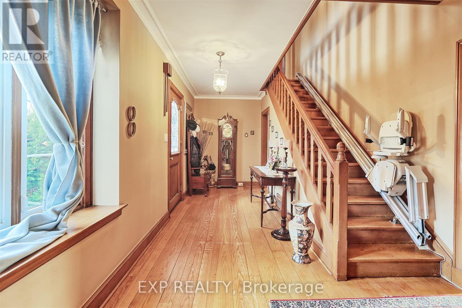Property at 2470 JARVIS STREET image 3