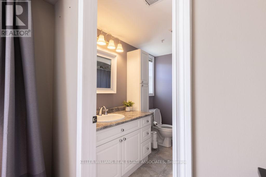 411 - 4003 Kilmer Drive, Burlington, Ontario  L7M 4M1 - Photo 18 - W12232064
