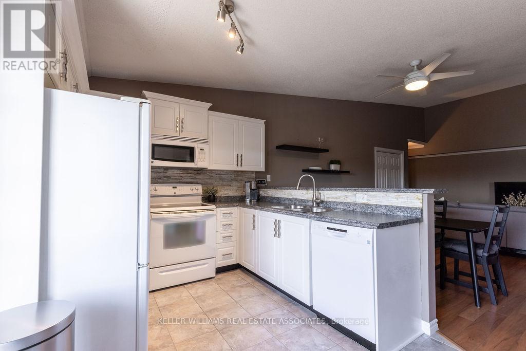 411 - 4003 Kilmer Drive, Burlington, Ontario  L7M 4M1 - Photo 7 - W12232064