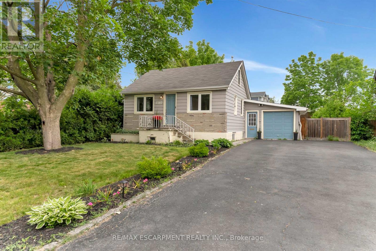 Property at 2387 GLENWOOD SCHOOL DRIVE image 4