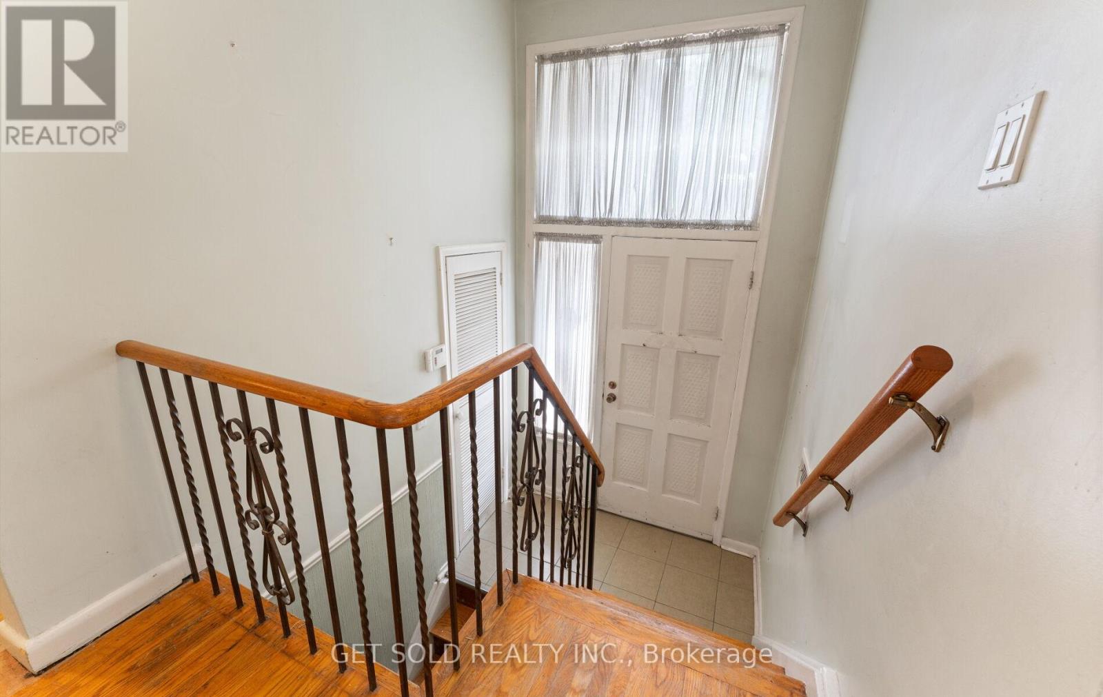 Property at 40 BANKFIELD DRIVE image 2