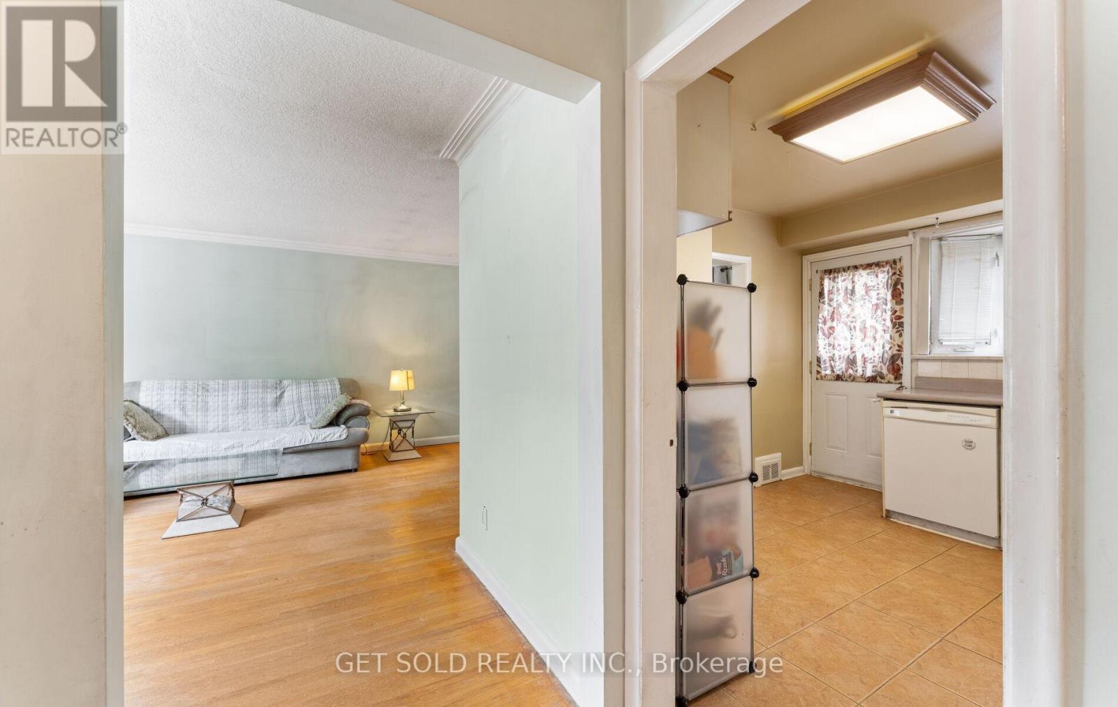 Property at 40 BANKFIELD DRIVE image 4
