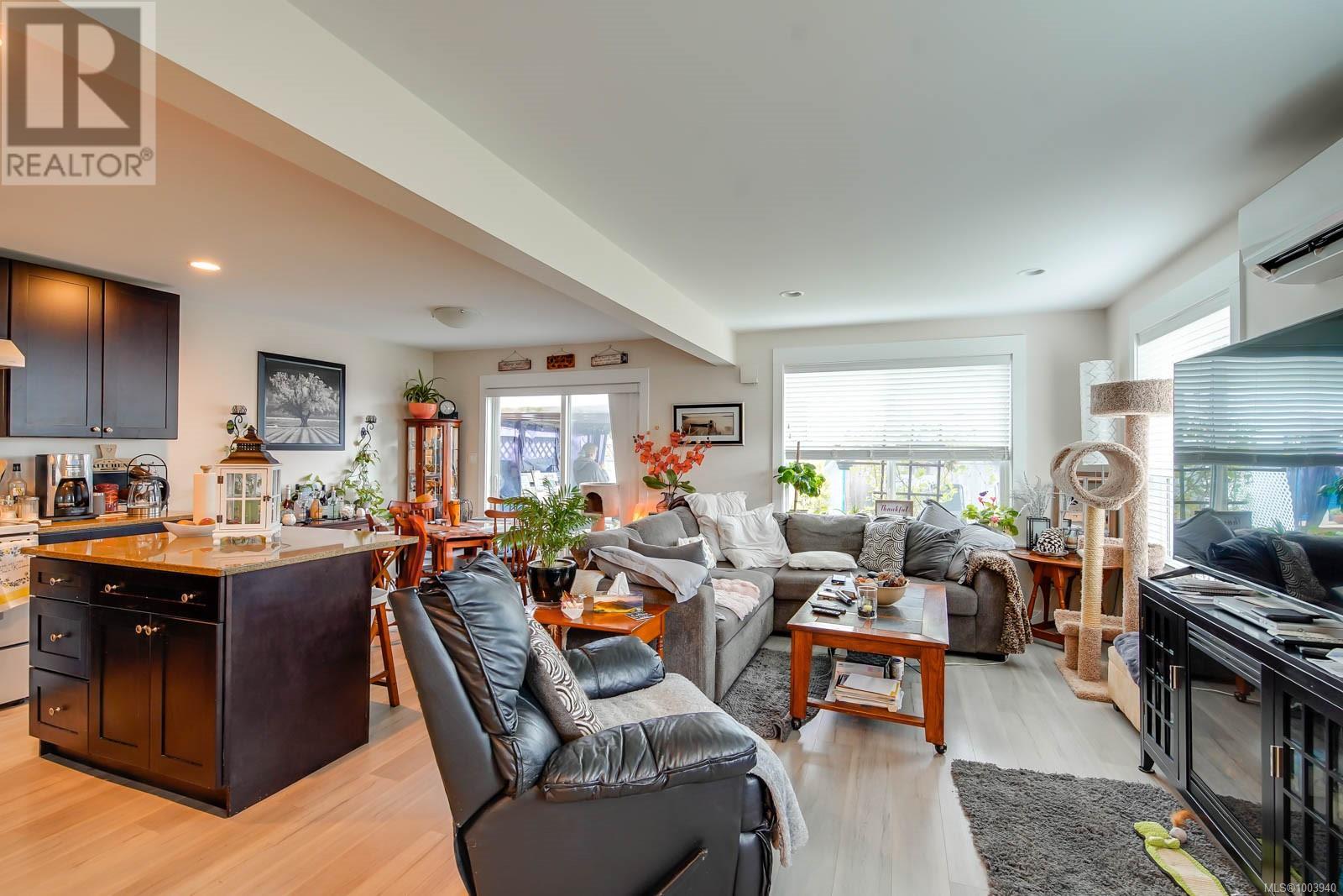 Property at 2 2702 Anderson Ave image 3