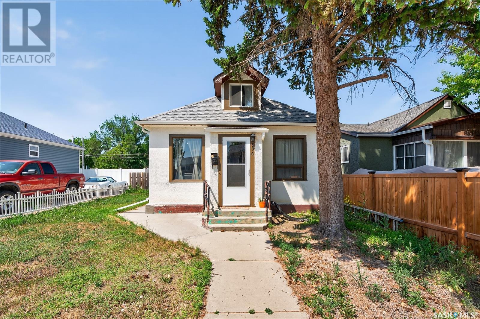 Property at 896 Grey AVENUE image 1