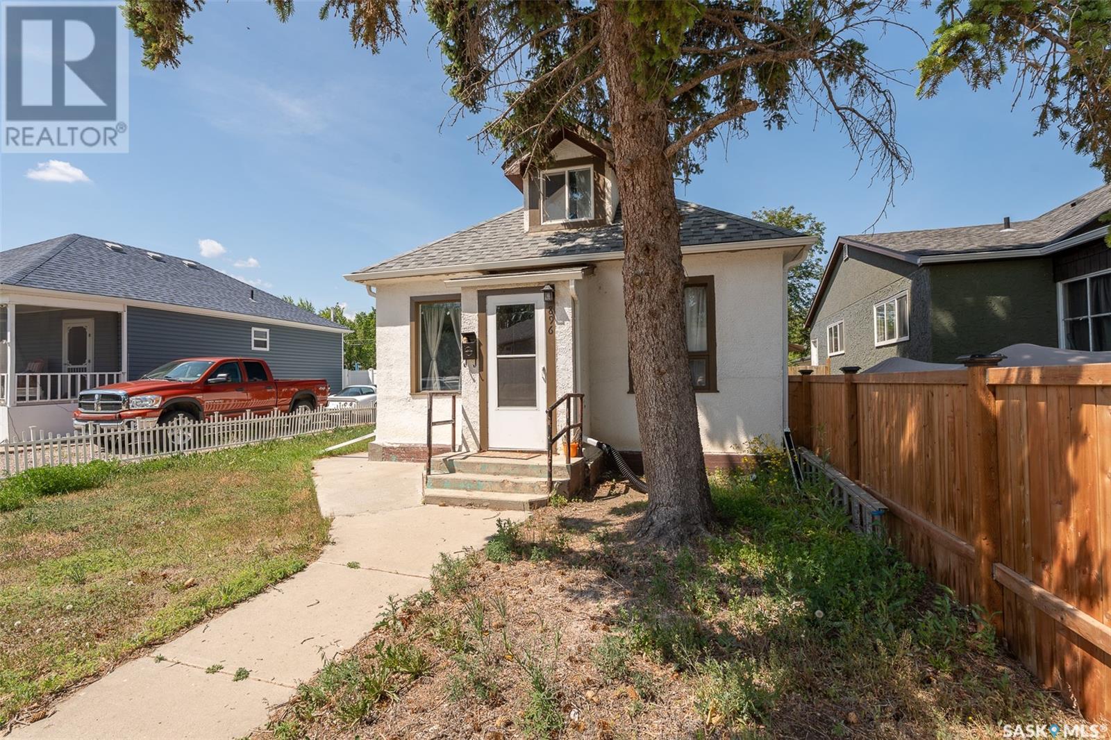 Property at 896 Grey AVENUE image 2