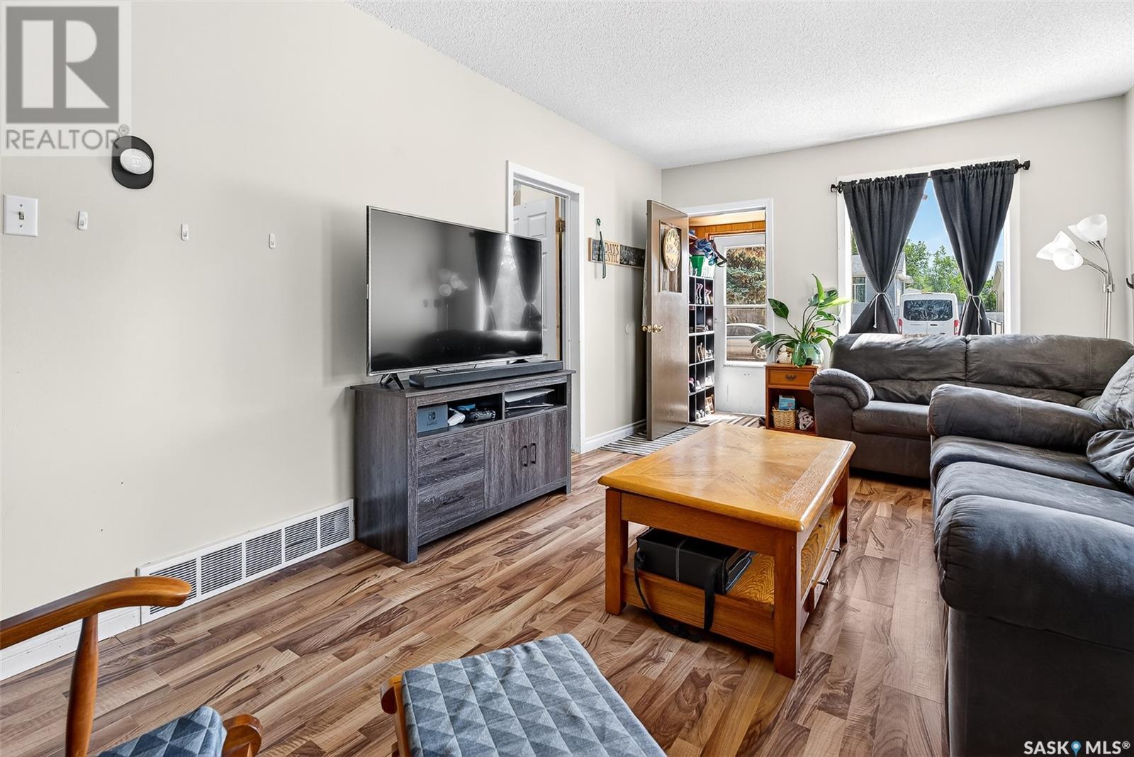 Property at 896 Grey AVENUE image 5