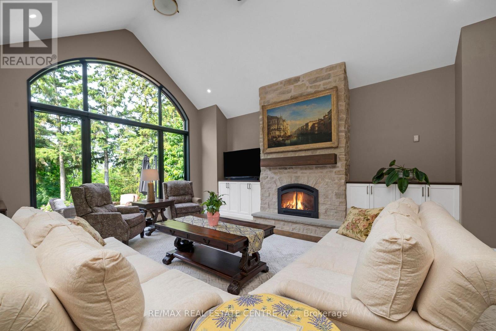Property at 146 REXWAY DRIVE image 3