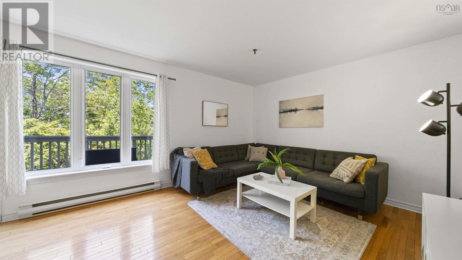 Property at 204 159 Farnham Gate image 2