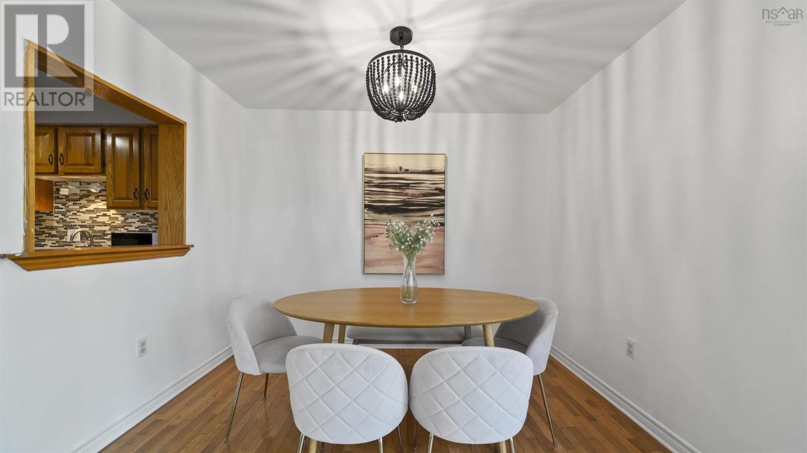 Property at 204 159 Farnham Gate image 3