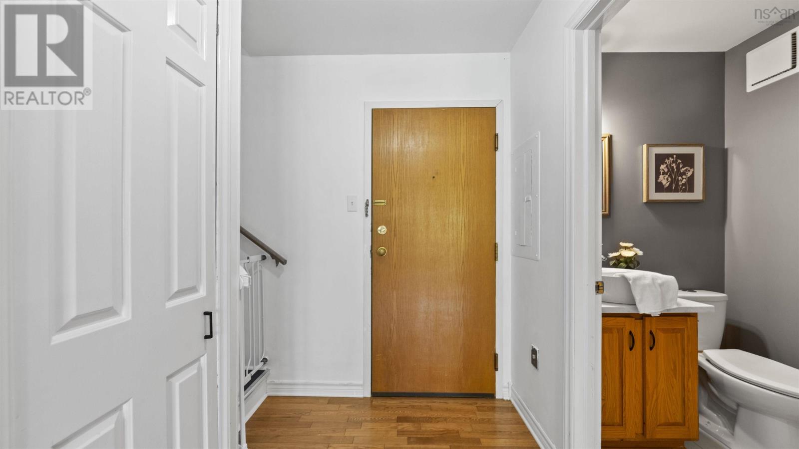 Property at 204 159 Farnham Gate image 5