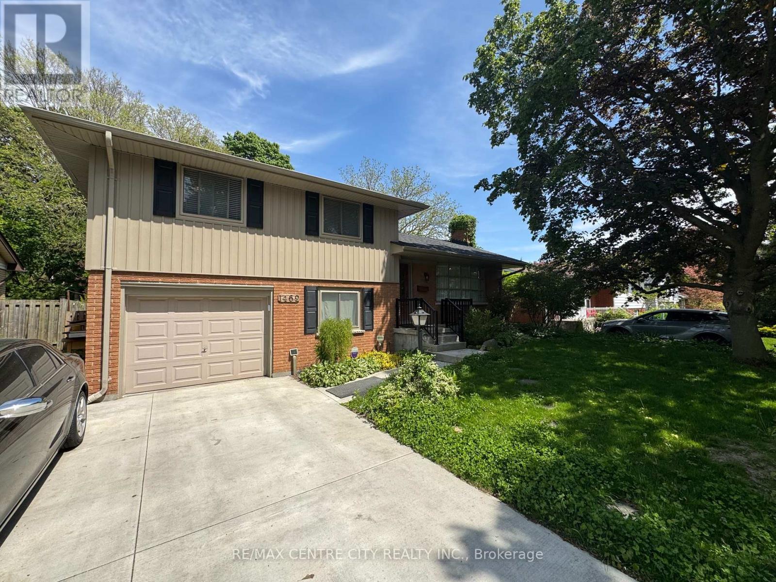 Property at 1462 GLENGARRY AVENUE image 3