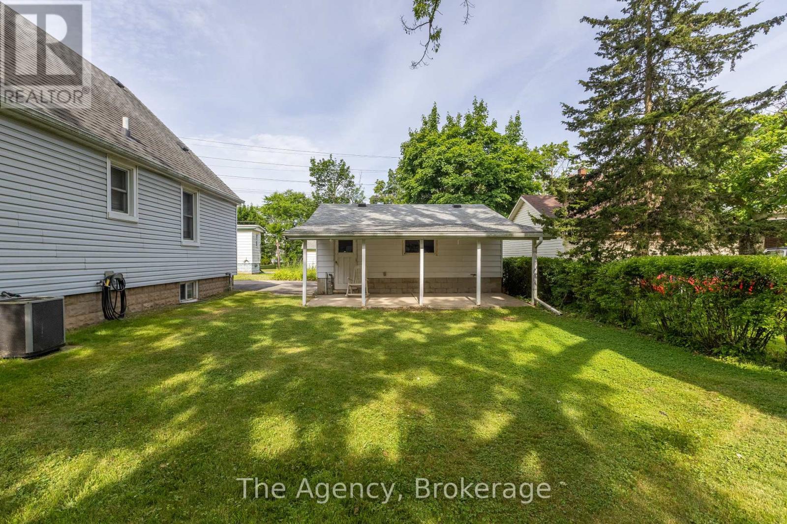 168 Thorold Road, Welland, Ontario  L3C 3V6 - Photo 10 - X12223435