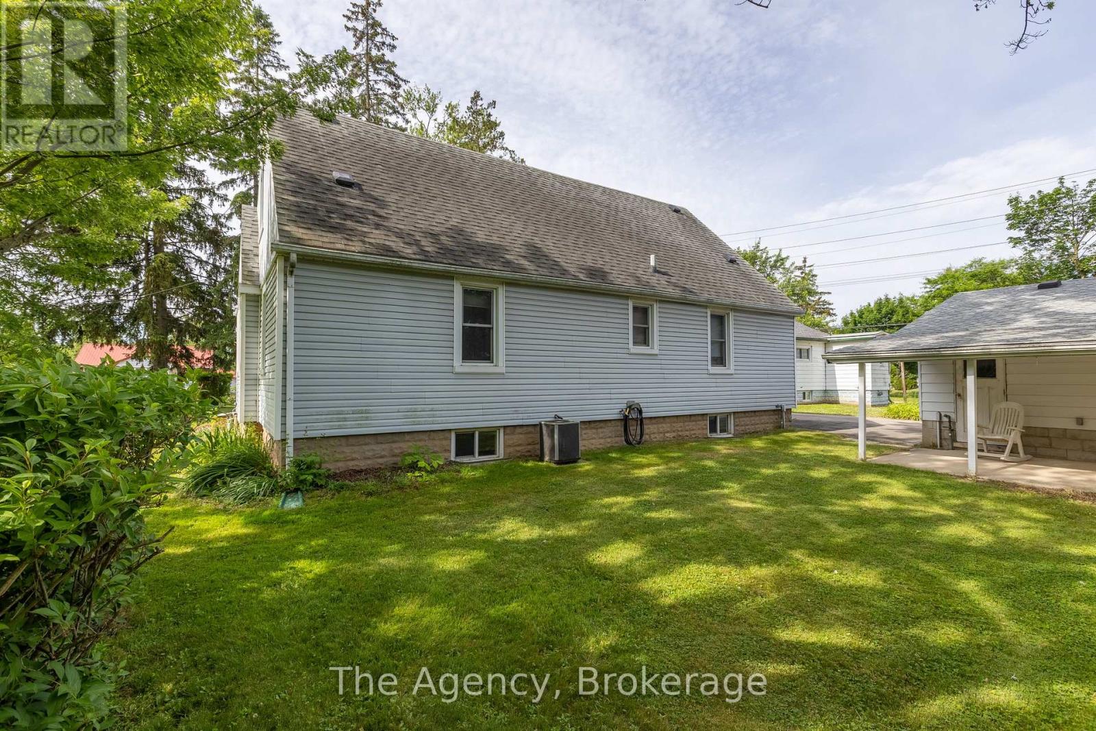 168 Thorold Road, Welland, Ontario  L3C 3V6 - Photo 11 - X12223435