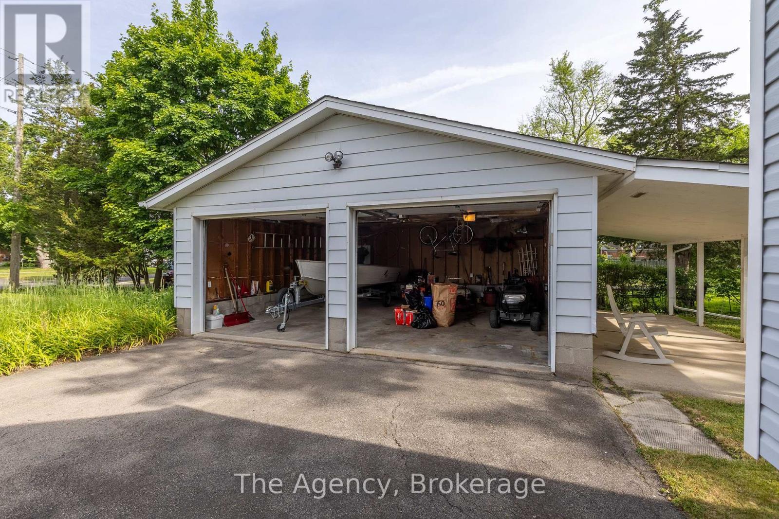 168 Thorold Road, Welland, Ontario  L3C 3V6 - Photo 12 - X12223435