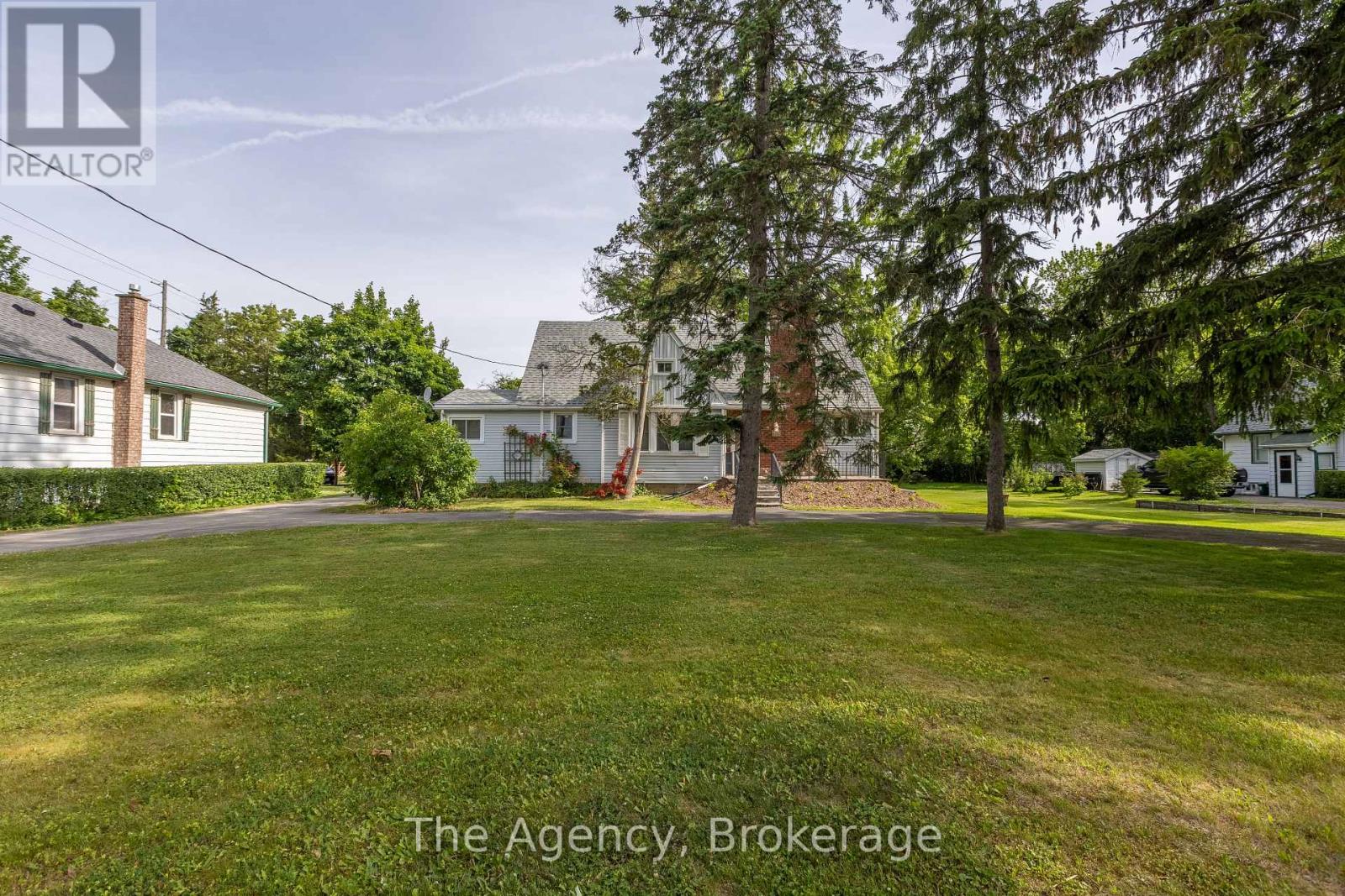 168 Thorold Road, Welland, Ontario  L3C 3V6 - Photo 6 - X12223435