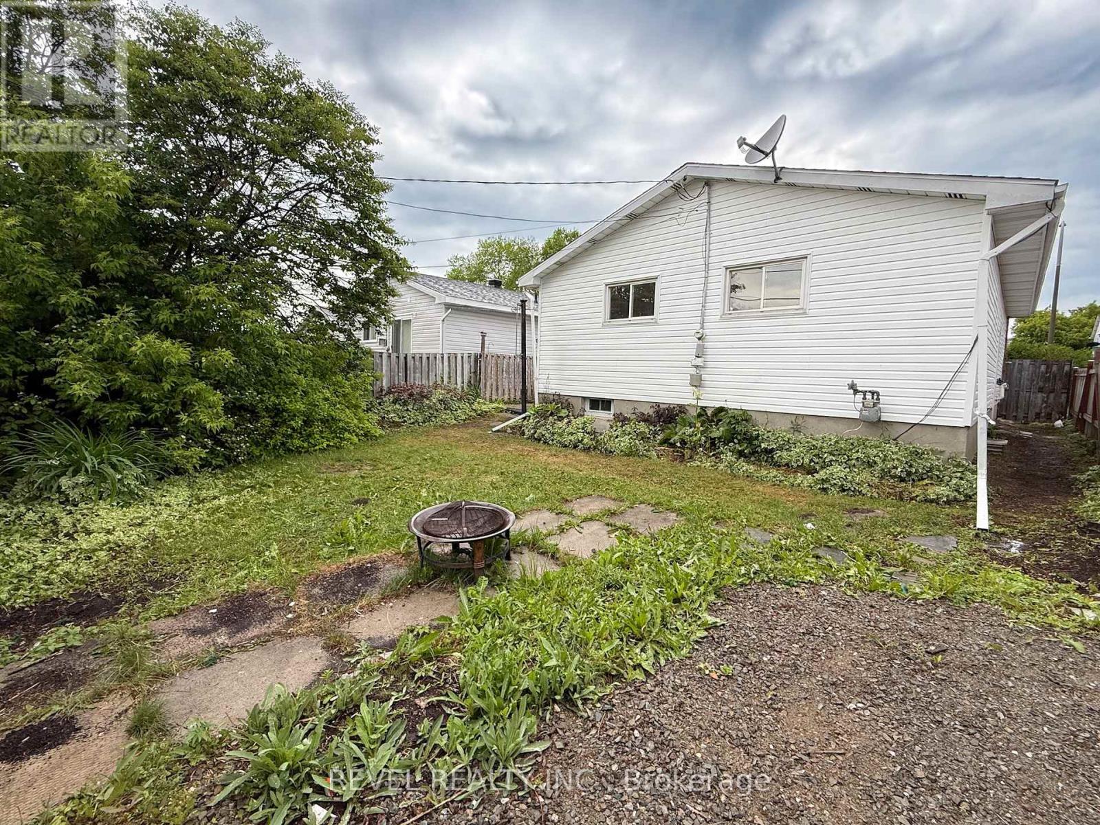 Property at 549 SPOONER DRIVE image 3