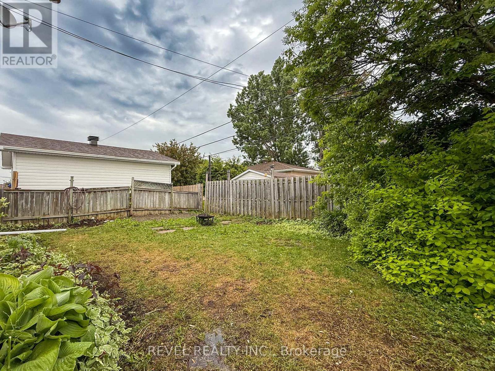 Property at 549 SPOONER DRIVE image 4