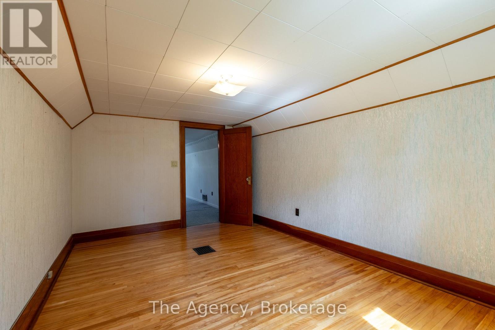 168 Thorold Road, Welland, Ontario  L3C 3V6 - Photo 30 - X12223435