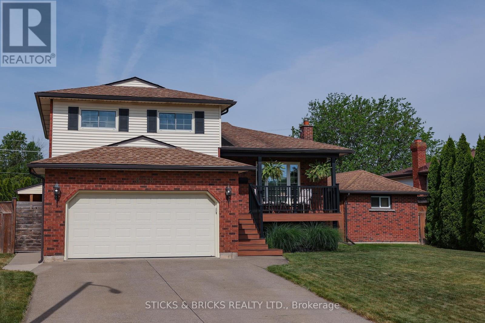 Property at 8238 LEXINGTON COURT image 3