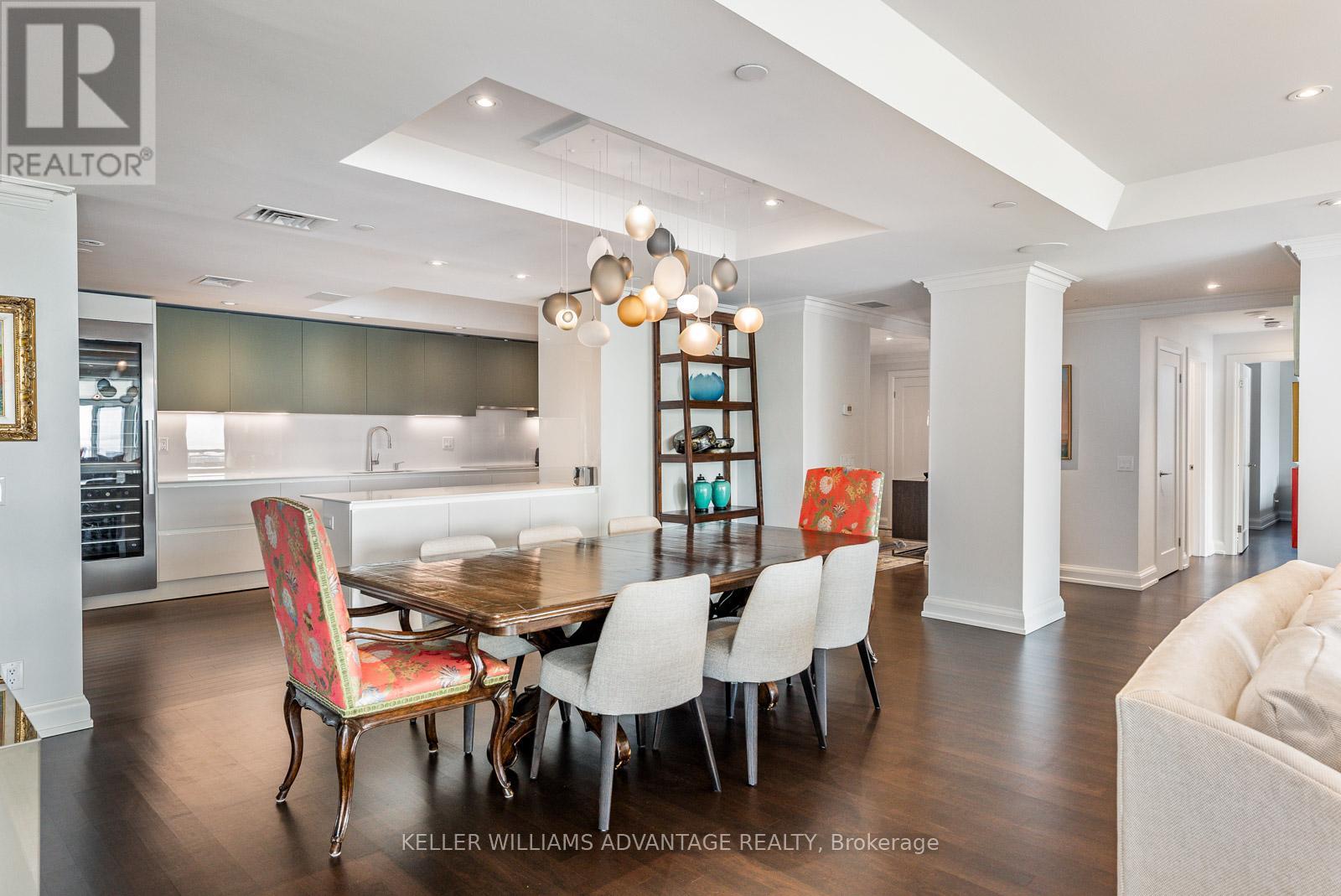 905/906 - 211 Queens Quay W, Toronto (Waterfront Communities), Ontario  M5J 2M6 - Photo 11 - C12232297