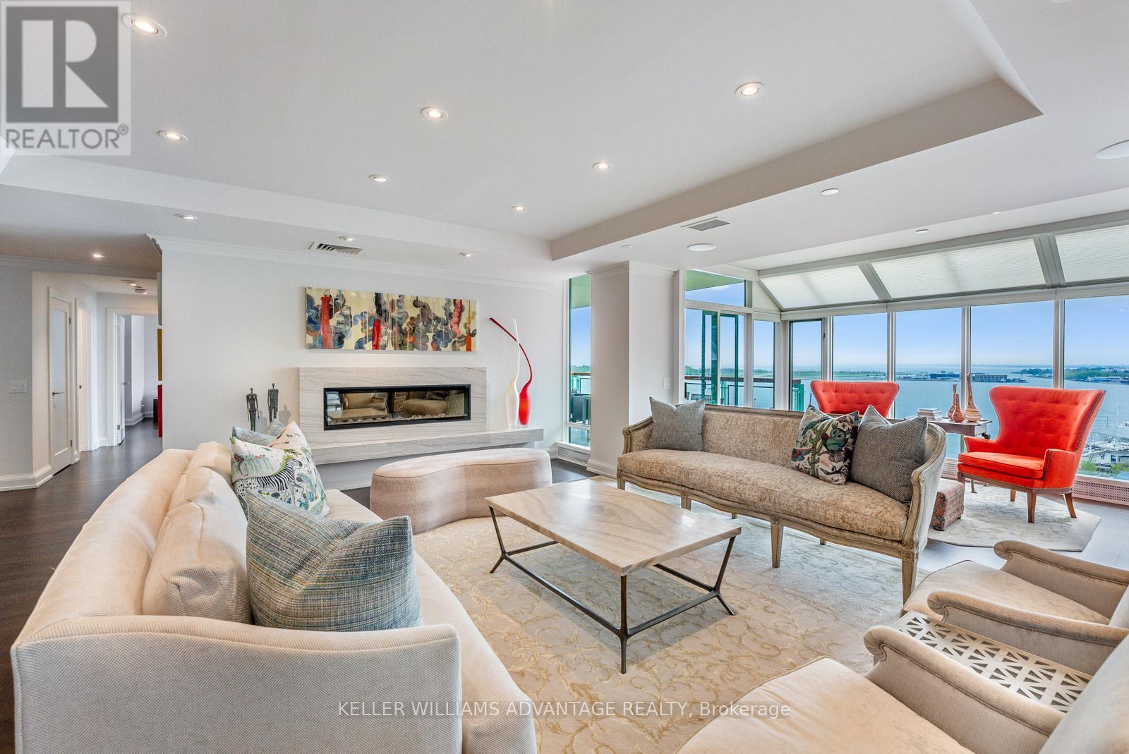 905/906 - 211 Queens Quay W, Toronto (Waterfront Communities), Ontario  M5J 2M6 - Photo 12 - C12232297