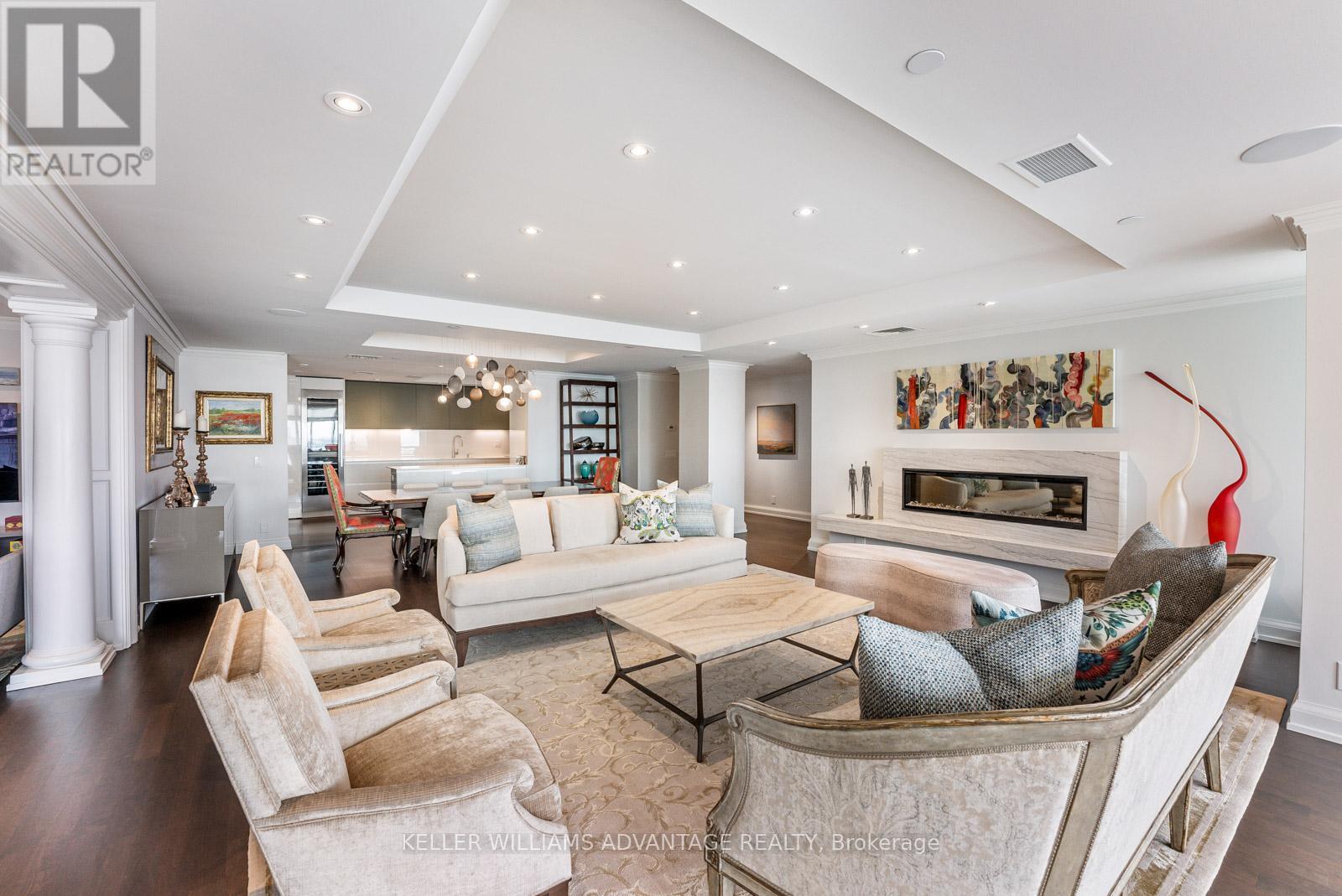 905/906 - 211 Queens Quay W, Toronto (Waterfront Communities), Ontario  M5J 2M6 - Photo 13 - C12232297