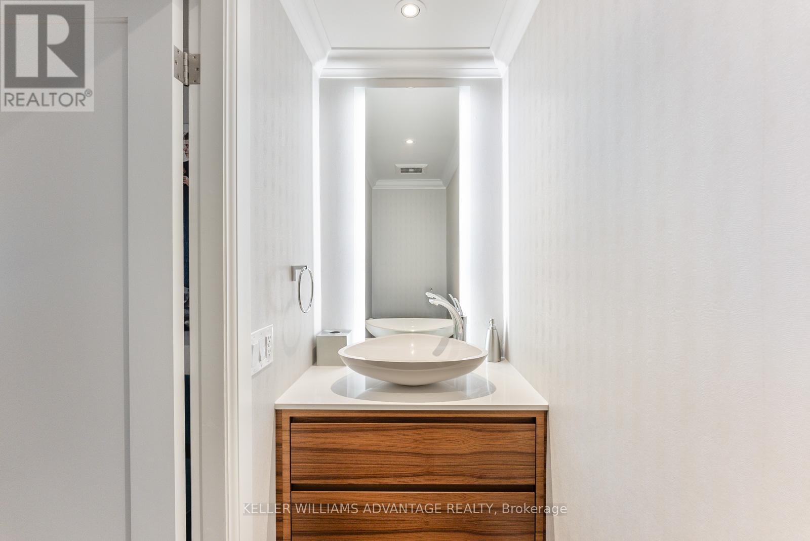 905/906 - 211 Queens Quay W, Toronto (Waterfront Communities), Ontario  M5J 2M6 - Photo 22 - C12232297
