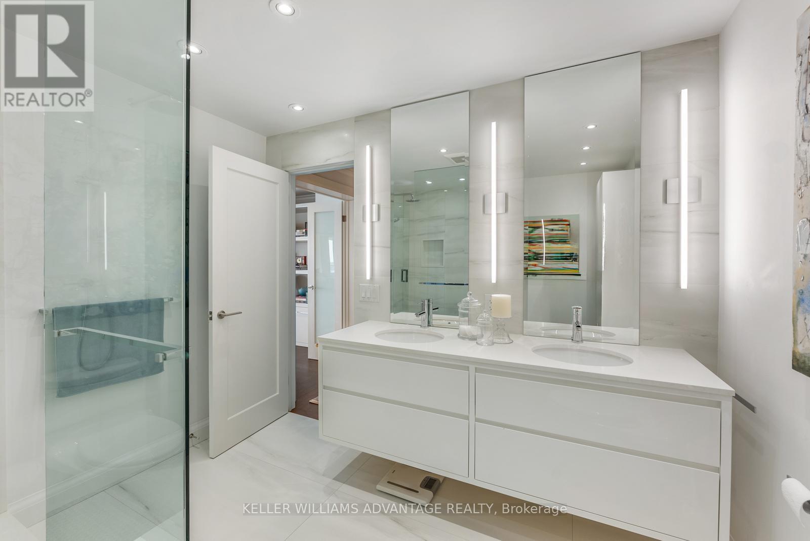 905/906 - 211 Queens Quay W, Toronto (Waterfront Communities), Ontario  M5J 2M6 - Photo 32 - C12232297