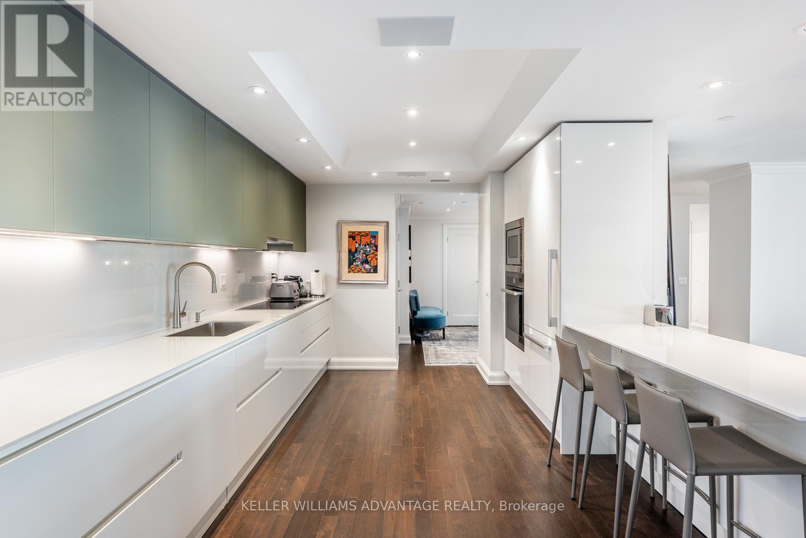 905/906 - 211 Queens Quay W, Toronto (Waterfront Communities), Ontario  M5J 2M6 - Photo 6 - C12232297